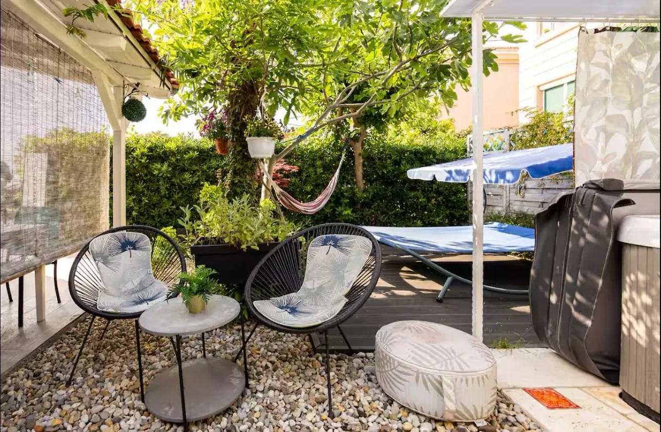 Beachfront House With Private Jacuzzi And Garden Zadar Apartamento