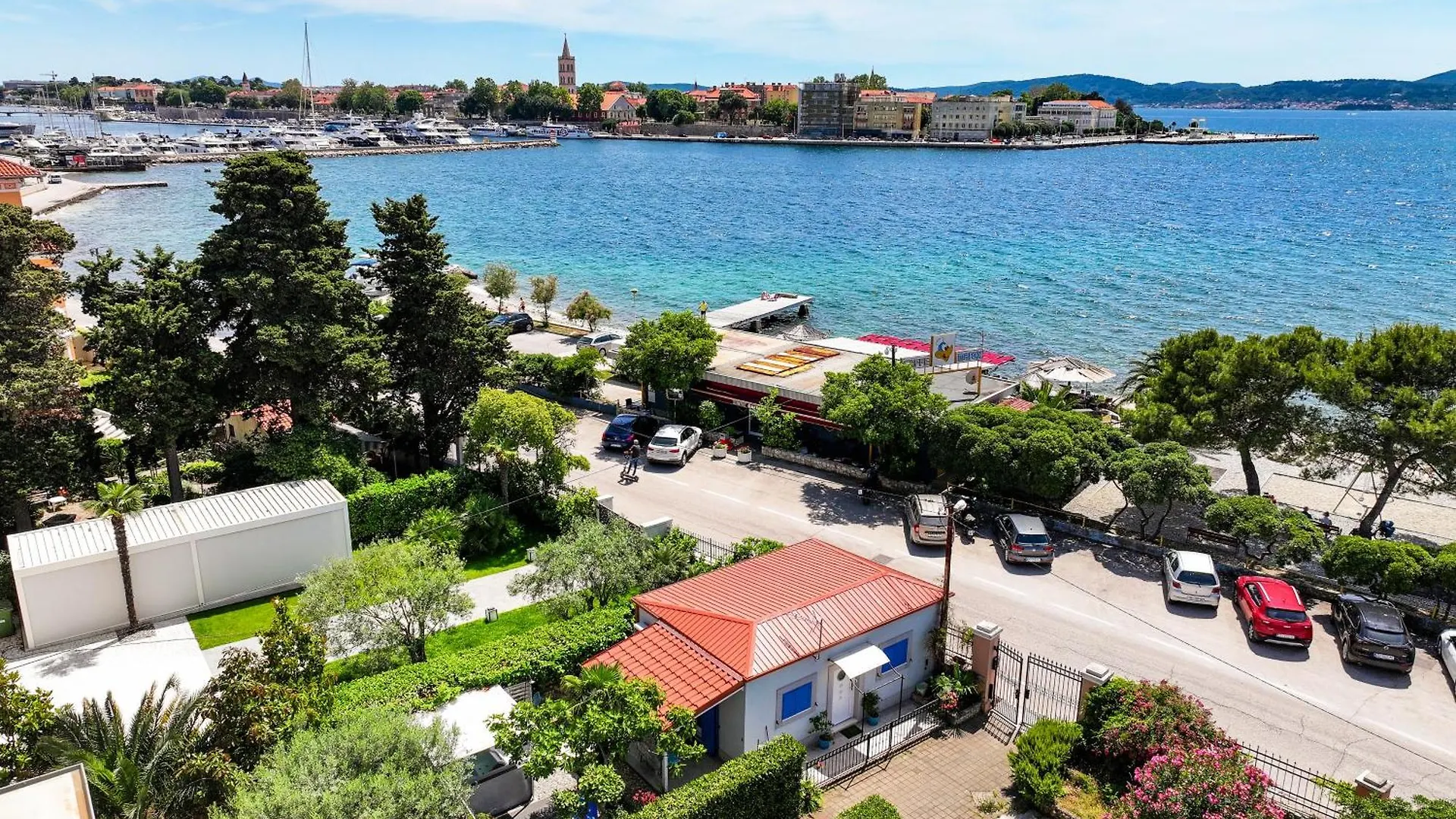 Beachfront House With Private Jacuzzi And Garden Zadar Croácia