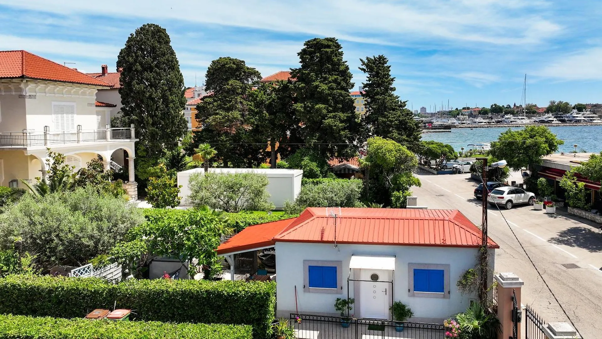 Beachfront House With Private Jacuzzi And Garden Zadar 0*,  Croácia