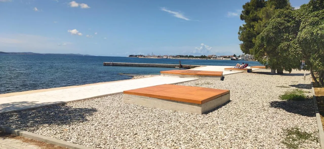 Apartamento Beachfront House With Private Jacuzzi And Garden Zadar
